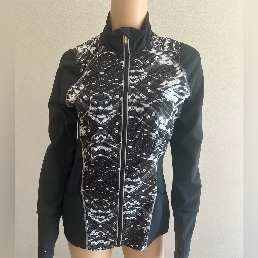 ASICS jacket full zip thumbhole black white Sz M fit